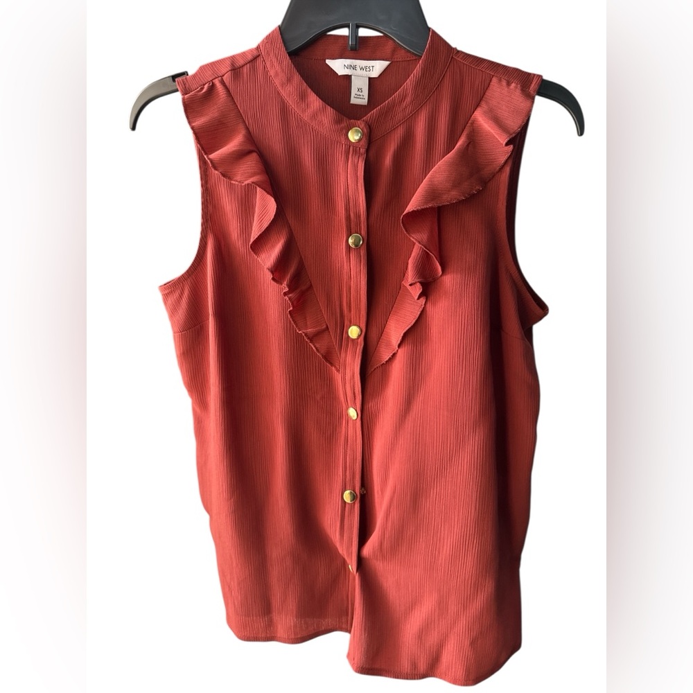 Nine West Sleeveless Ruffle Trim Gold Snap Down Blouse Rust NWT